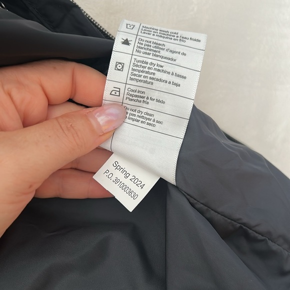 Carhartt Men’s Rain Defender® Insulated Vest - Relaxed Fit Size Medium - Picture 10 of 12